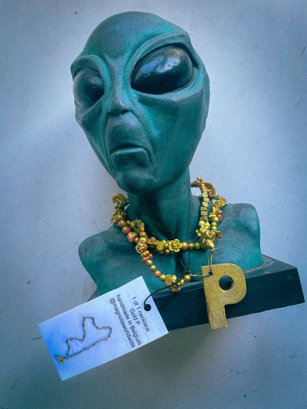 NECKLACE (1/1) - "Gold P"