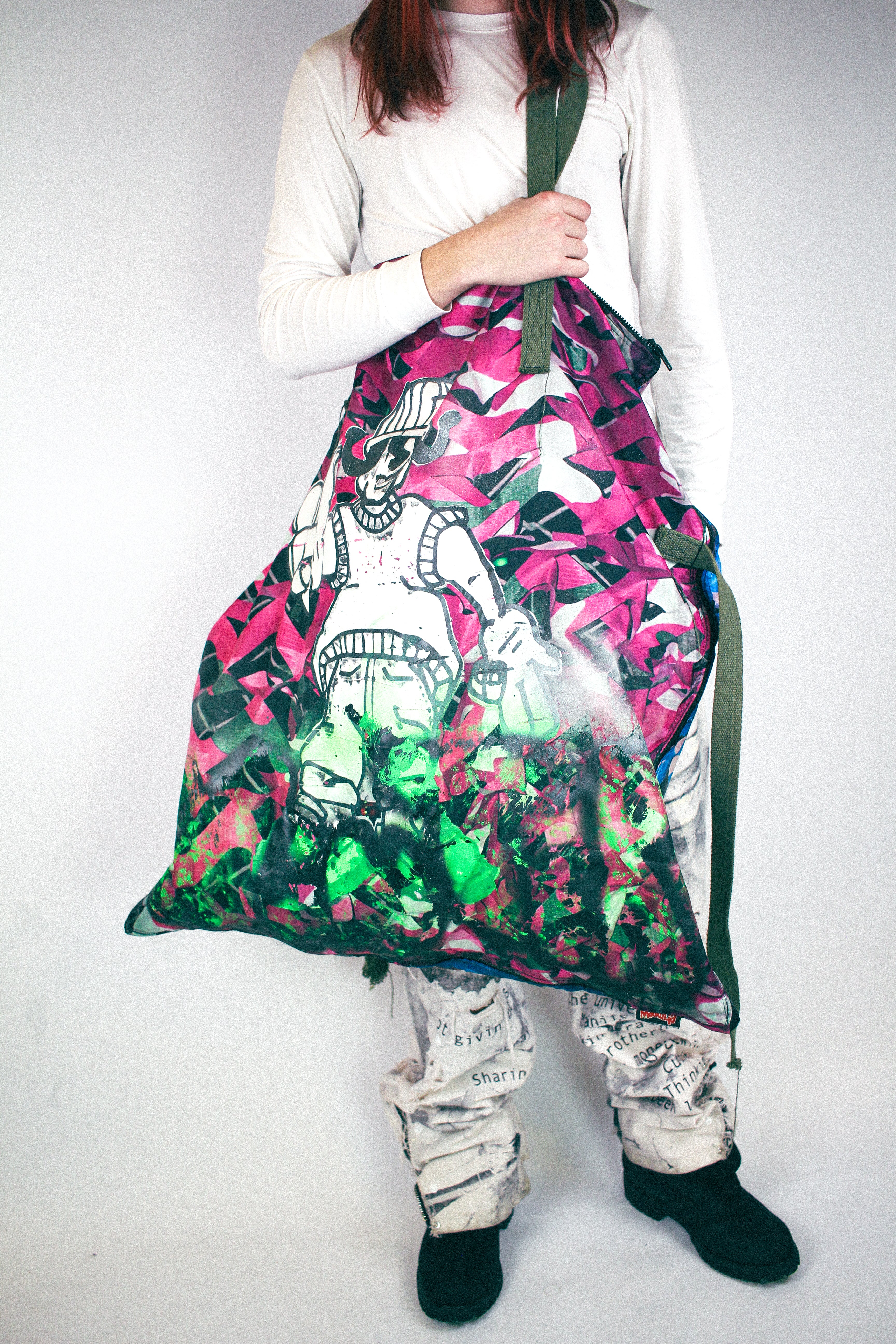 RUNWAY PIECE - Concrete picnic bag