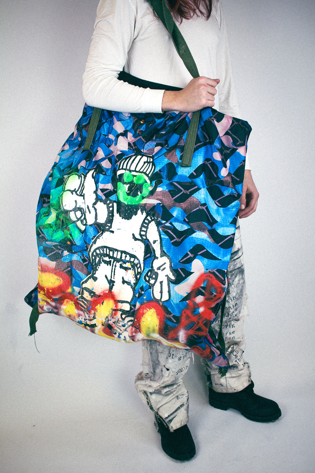 RUNWAY PIECE - Concrete picnic bag